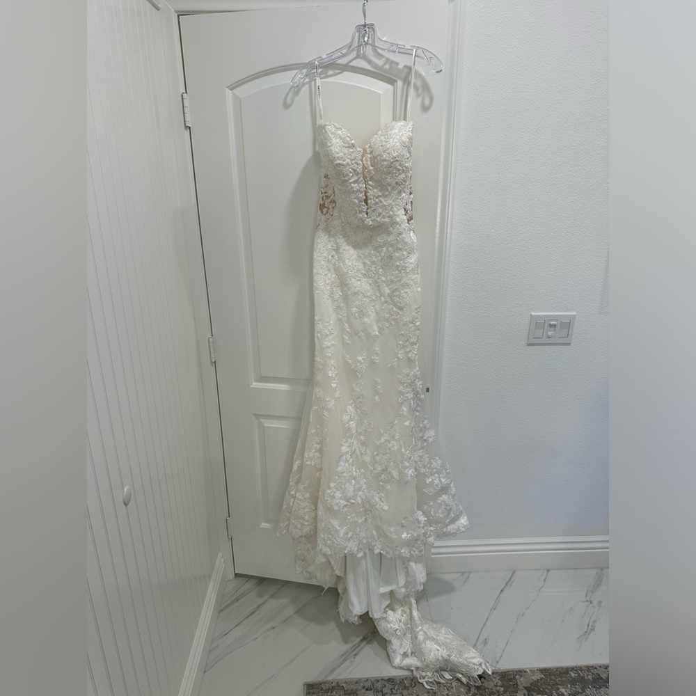 MARTINA LIANA Wedding Dress. Brand new, never worn.